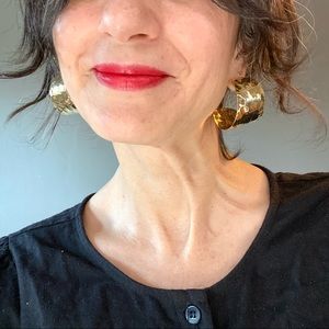 Vintage 80s hammered hoop earrings